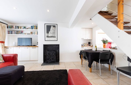Broad Haven House | Cariad y Mor, Holiday Home Broad Haven, Sleeps 6, 3 bedrooms, bathrooms