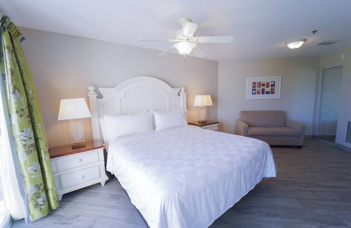 Crystal Harbour Resort | Caribbean Gem! 2 Modern Room w 1 Queen Bed, Outdoor Pool, Beachfront Property