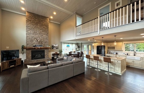 Terrace House | Caribou Lodge.