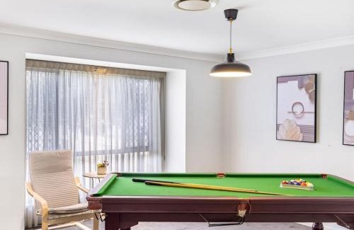 Carindale House | Carindale Family Home/Close to Westfield & Highway