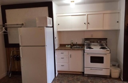 Borden-Carleton Hotel | Carleton Motel & Coffee Shop