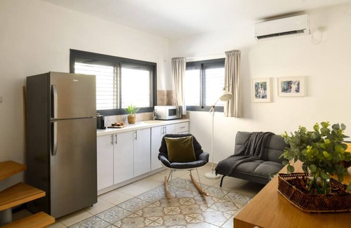 Kerem HaTeimanim Apartment | Carmel Apartment in the Carmel House by Sea N' Rent