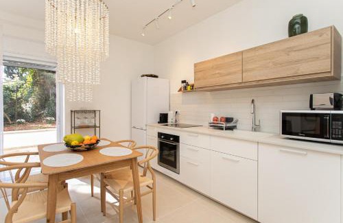 Haifa Apartment | Carmel Boutique - City Oasis