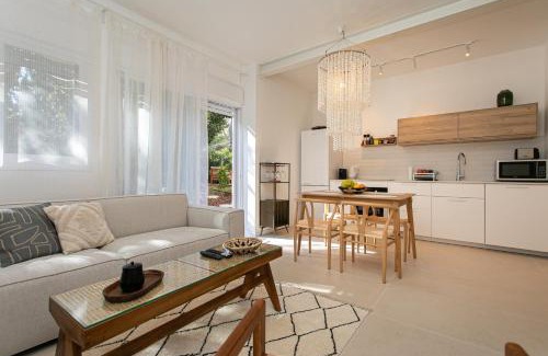 Haifa Apartment | Carmel Boutique - City Oasis