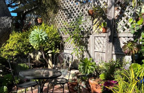 Northeast Carmel Bed & Breakfast | Carmel Garden Inn