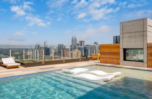 Rainey Street Historic District House | Carousel by AvantStay Brand New Condo in Austin w Amazing Amenities