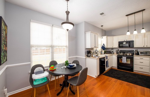 Charlotte House | ❤️ Carowinds 2Miles, Fully Fenced Yard, 2,000sq ft House, 5Min Highway ❤️