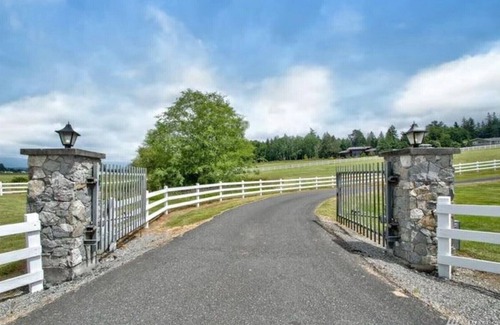 Bow Apartment | Carriage Hill Farm, 1 bed, 1 bath - 14 Night Minimum