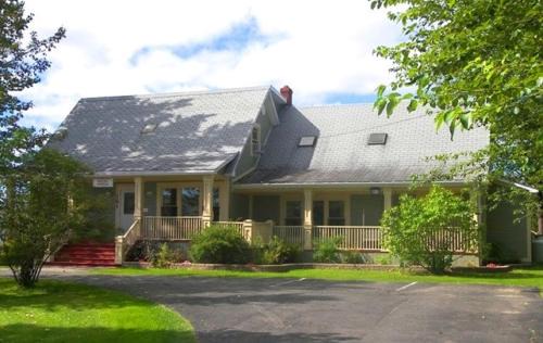 Grand Falls - Windsor Hotel | Carriage House Inn Four and a Half Stars