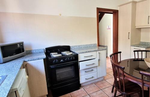 Manaba Beach Apartment | Carrick-A-Rede 6