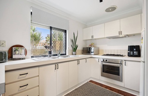 North Perth Apartment | Carrington Retreat – Quiet 2BR Stay Near Shops, Buses & City Fringe