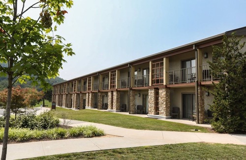 Fairfield Apartment | Carroll Valley Retreat | King Deluxe + Pool & Golf