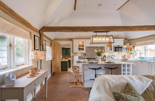 Blackham House | Cart Lodge by Bloom Stays