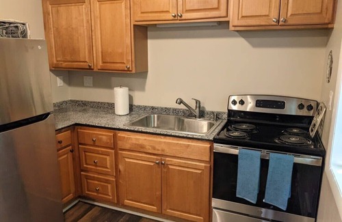 Norwood Apartment | Carter #5, Private Two Bed near Xavier, Downtown