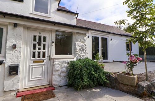 Treffynnon House | Cartref
