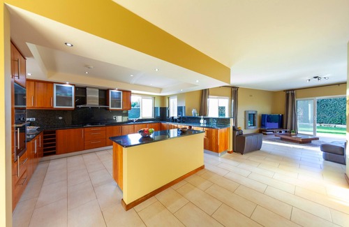 Estombar Villa | Carvoeiro Escape w/Heatable Pool & BBQ