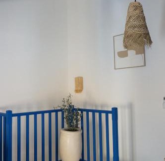 Hyeres City Centre Apartment | Casaïa - Santorin - Chambre avec salle de bain privée