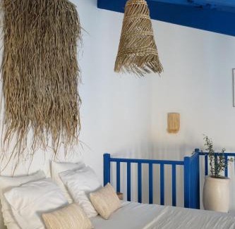 Hyeres City Centre Apartment | Casaïa - Santorin - Chambre avec salle de bain privée