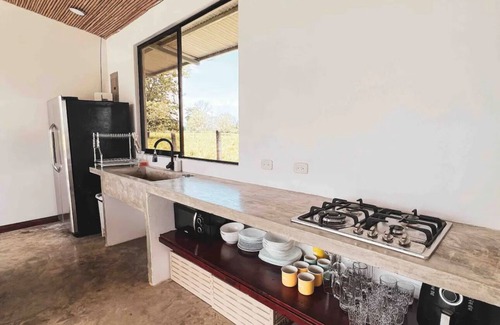 El Tanque House | Casa Abierta con Vista al Volcán y Piscina Privada