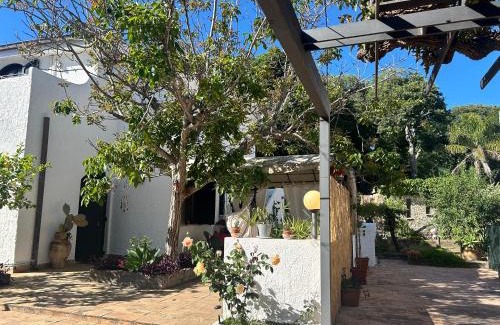 Recanati Apartment | Casa accanto alla spiaggia con giardino e quiete