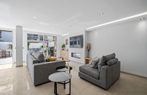 Golden Mile House | Casa Adriana