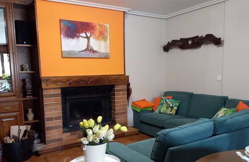 Azcona Cottage | Casa Albaitar, Rural accommodation with garden