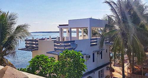 Bolinao Hotel | Casa Almarenzo Bed & Breakfast