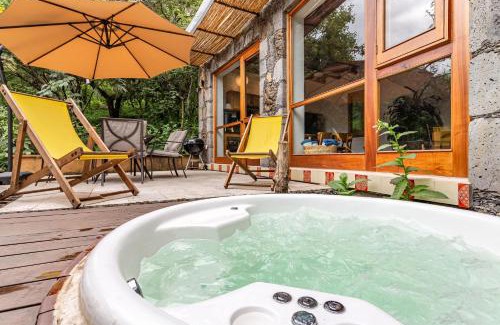 Tepoztlan Villa | Casa Aluna - Oasis in Mountain - Premium 3 bedroom Villa in Tepoztlán with WiFi