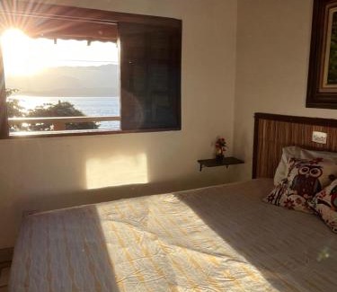Nova Nazare House | Casa amarela