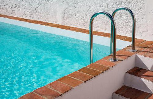 Avis House | CASA AMARELA