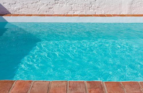 Avis House | CASA AMARELA