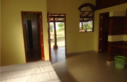 Aserradores House | Casa Amarilla