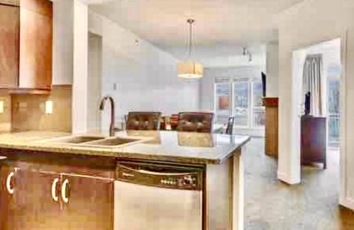 Vernon Condo | Casa Amigos: a beachfront resort 2bdrm condo w/heated pool, hot tub & BOAT SLIP