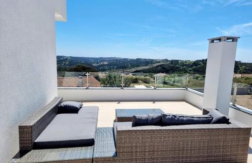 Casal do Pardo Villa | Casa Arendina - Villa Retreat with Heated Pool