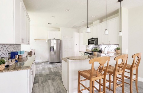 Greater Palm River Point CDC Villa | Casa Azul Tampa - 5BR Waterfront Villa w/Pool