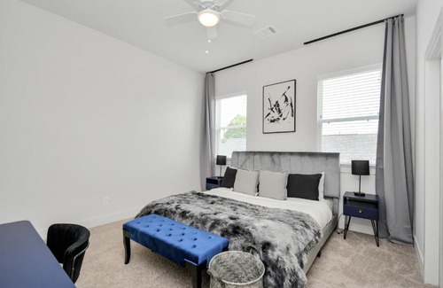 Riverside Terrace House | Casa Azure - New Modern 3 BR, Med Center, NRG, UH