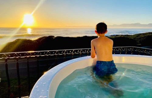 Gansbaai House | Casa Balena - Gansbaai seafront accommodation, back-up power