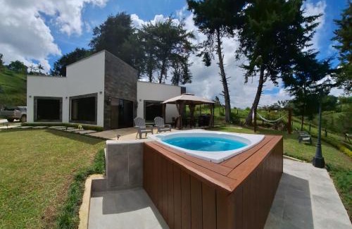 El Penol Villa | Casa Bella Guatape acceso directo a la represa