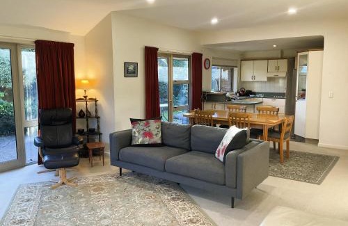 Nelson House | Casa Bella - Nelson Holiday Home