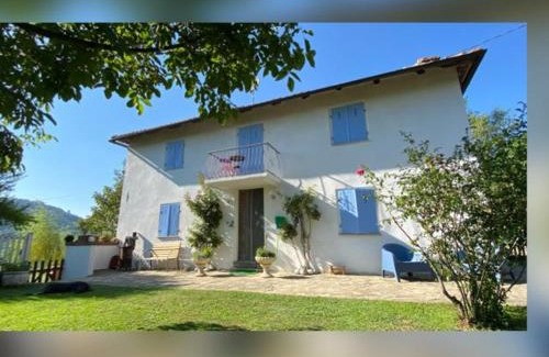 Niella Belbo House | Casa Bianca Azzurra con piscina