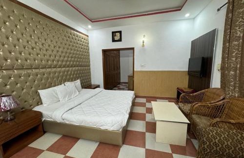 F-7 Sector House | Casa Blanca Family Lodges