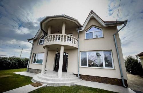 Oradea House | Casa BLANCO