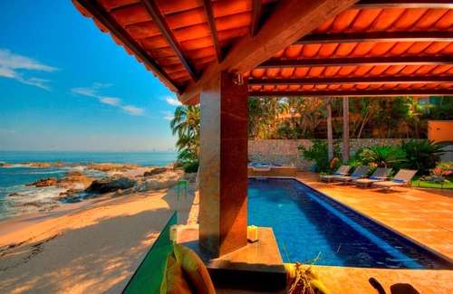 South Shore Hotel Area Villa | Casa Caleta - Luxurious Toes-In-The-Sand 6-Bedroom Bespoke Villa!
