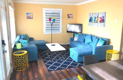 Bridgeview Apartment | Casa California - Backyard, BBQ, Firepit & Near Beaches