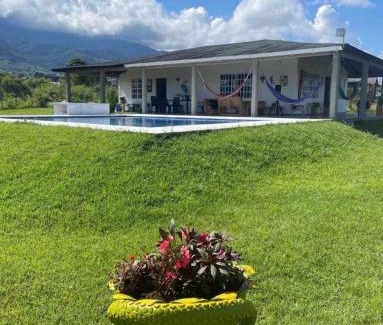 Darien House | Casa Campestre Lago Calima