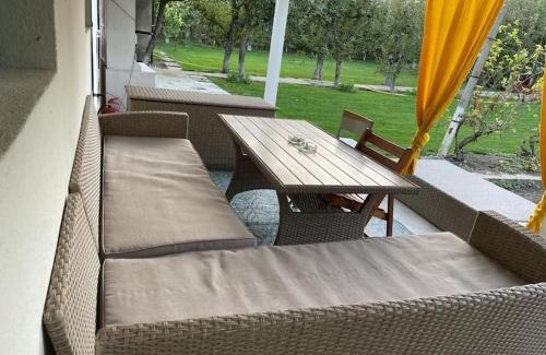 Husi House | Casa Castroian