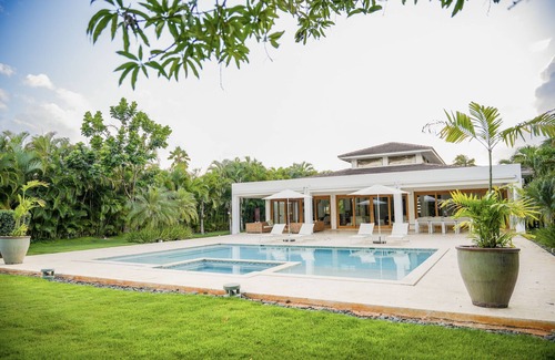 Los Lagos Villa | Casa Colibrí by Luxe Haus™ - Pool, Golf Carts, Staff, Transfers & Resort Access