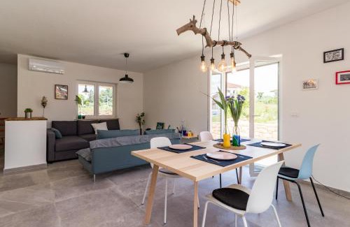 Nova Vas Villa | Casa Colibri