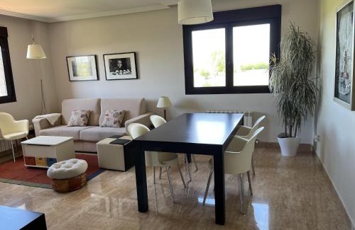 Valverde de la Virgen Apartment | Casa con vistas al lago golf leon