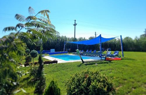 Plopul House | Casa cu Trandafiri Murighiol